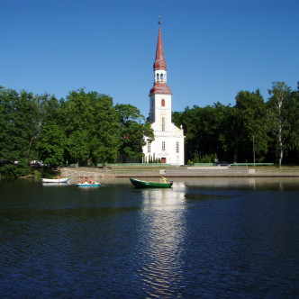 Räpina kirik paisjärvelt